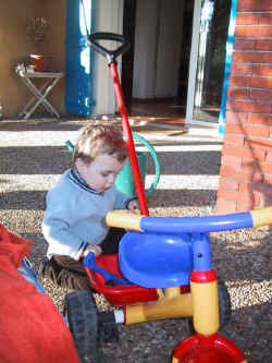 Antonin inspecte le materiel...