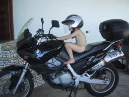 A cheval..